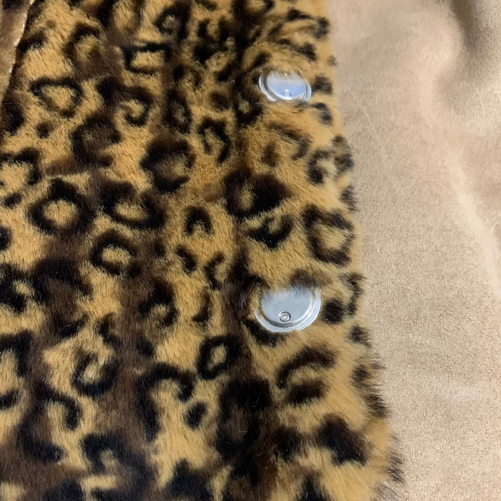Faux fur animal print reversible vest - Picture 9 of 9